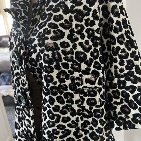 Forever 21 woman’s leopard coat size Medium - Picture 3 of 7